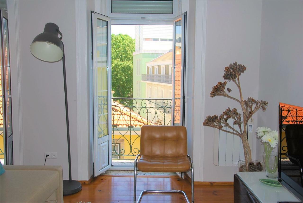 Sunny, And Comfy Ap. In Av. Da Liberdade Lisboa